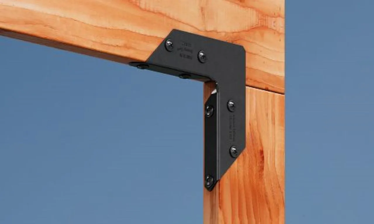 Simpson Strong-Tie APRTA12 Outdoor Accents® ZMAX®, Black Powder-Coated Rigid Tie® Angle for 1x2 Joist/Post, 24-Pack